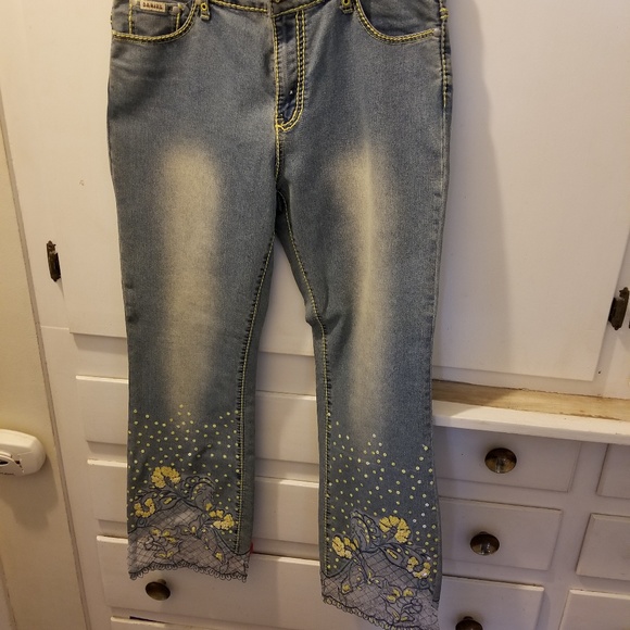 Jeans - Picture 1 of 5